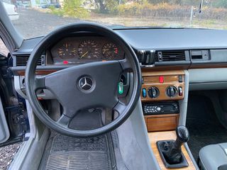 Mercedes-Benz E 200 1992-thumb-20