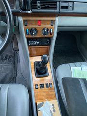 Mercedes-Benz E 200 1992-thumb-22