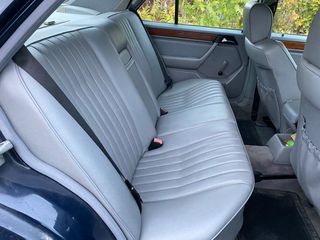 Mercedes-Benz E 200 1992-thumb-35