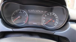 Opel Corsa 2015-thumb-9