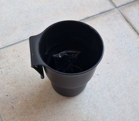 Ποτηροθήκες που τοποθετούνται στο εσωτερικό χώρο της πόρτας.