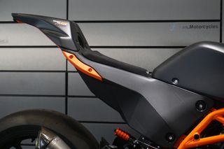 KTM 2024 RC 8 C-thumb-6