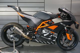 KTM 2024 RC 8 C-thumb-8
