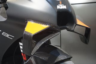 KTM 2024 RC 8 C-thumb-14