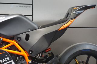 KTM 2024 RC 8 C-thumb-26
