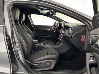 Mercedes-Benz A 180 2018-thumb-42
