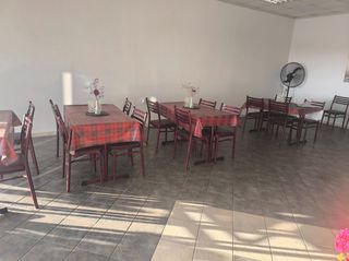 Τραπέζια καρέκλες