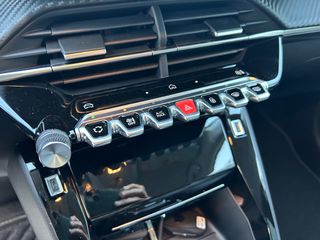 Peugeot 208 2024 1.2 Hybrid 100 e-DCS6-thumb-20