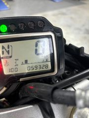 Suzuki GSR 750 2013-thumb-4