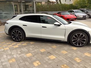 Porsche Taycan 2022 4 CROSS TURISMO-thumb-9