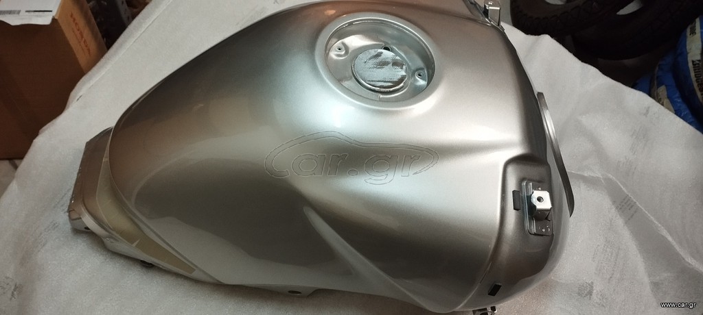 ΡΕΖΕΡΒΟΥΑΡ CBF600 του 04 Ασημί