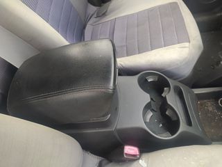 ΚΙΑ CARENS 2007 ΚΟΝΣΟΛΑ ΚΑΙ ΤΕΜΠΕΛΗΣ