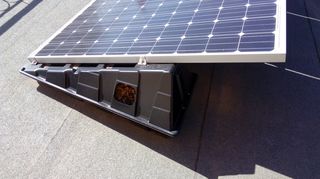 Βάσεις φωτοβολταϊκών που δεν απαιτούν τρύπημα για στήριξη