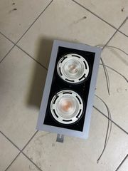 Φωτιστικά οροφής χωνευτά. Διπλά 11 τεμάχια, μονά 2 τεμάχια. Σύνολο 13 τεμάχια. Περιλαμβάνονται οι λάμπες.