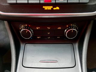 Mercedes-Benz GLA 200 2014 AMG line/ Panorama - KDP Garage-thumb-41