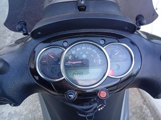 Piaggio Beverly 350 2013-thumb-2