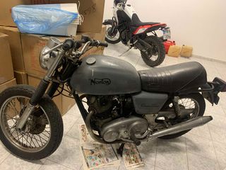 Norton Commando 1974