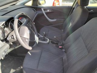 Opel Astra 2010-thumb-3