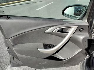 Opel Astra 2010-thumb-4