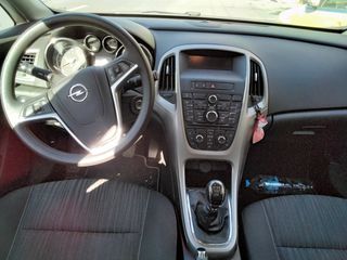 Opel Astra 2010-thumb-6