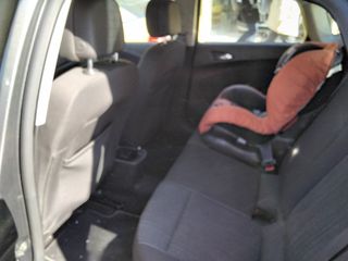 Opel Astra 2010-thumb-7