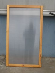 Παραθυρακι η πορτακι ξυλου πευκου και πολυκαρβονικου