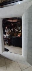 Καθρέφτης τεράστιος βάρη κομμάτι όλο σε ξύλο ΣΥΛΛΕΚΤΙΚΟ ΣΠΑΝΙΟ δαπέδου η τοίχου χειροποίητος μεπένδυση ΔΕΡΜΑ όπως τον βλέπετε διαστάσεις 1.55 Χ 1.15 Αν θέλετε να δείτε όλες τις αγγελίες