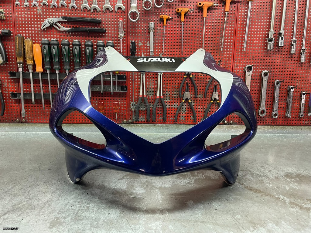Suzuki GSX-R1000 K1-K2, Μάσκα εμπρός φανού