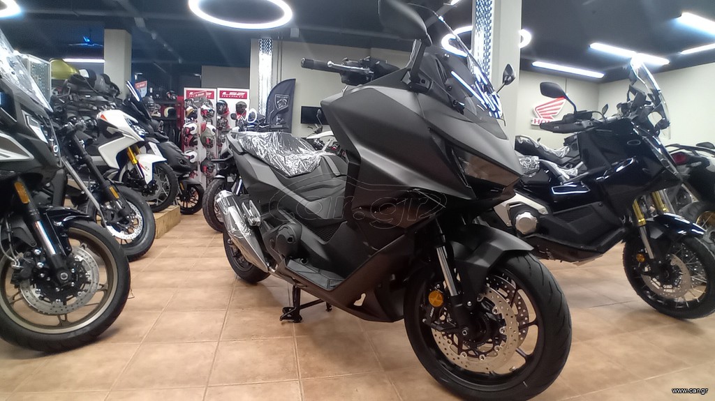 Honda Forza 750 2025