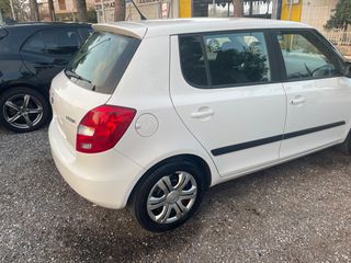Skoda Fabia 2015-thumb-8