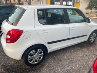 Skoda Fabia 2015-thumb-9