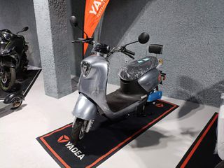 Yadea 2025 M6-thumb-1