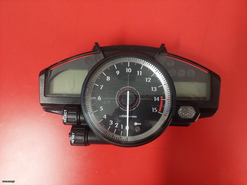 YAMAHA R1