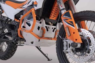 ---Κλειστά έως 21/8/2026--- SW-MOTECH ποδιά κινητήρα αλουμινένια MSS.04.521.10002/S KTM ADVENTURE 790 24 ασημί