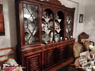 Σύνθετο και τραπεζαρια με 6 καρέκλες ξυλινα, σκαλιστα του 1981