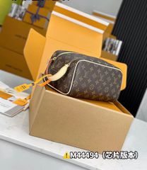 Louis Vuitton Dopp Kit M44494 Monogram Travel Pouch 1:1 Replica Made in Malaisia