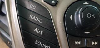ΚΟΝΣΟΛΑ ΚΕΝΤΡΙΚΗ - ΔΙΑΚΟΠΤΕΣ RADIO - CD - ALARM  FORD FIESTA  2008-2013-thumb-3