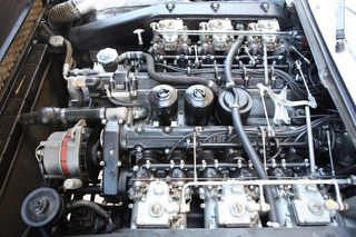 Ferrari 365 1975 GT4 2+2-thumb-8