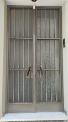 Εξωτερική σιδερένια πόρτα