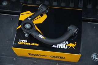 ΑΝΩ ΨΑΛΙΔΙΑ OLD MAN EMU [TOYOTA LAND CRUISER PRADO 120/150 2002-2023] – UCA0004
