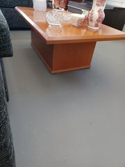 ξυλινο τραπεζι σαλονιου