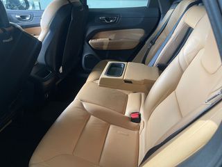 Volvo XC 60 2018-thumb-11