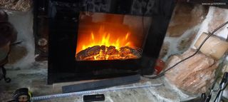 ΤΖΑΚΙ πανεμορφο ΜΕΓΑΛΟ τζάκι ρεύματος Με τηλεχειριστήριο πολύ ζεστό και οικονομικό έχει βάση και για τοίχο .διαστάσεις 70 χ53 από Γερμανία το πήρα ολοκαίνουργιο,,εχει 3 σκαλες θέρμανσης