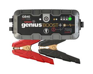 NOCO GB40 ΕΚΚΙΝΗΤΗΣ   Το GB40 είναι ένα φορητό πακέτο εκκίνησης συσσωρευτή ιόντων λιθίου που παρέχει 1.000 A (7.000 J3S) για την εκκίνηση ενός κενού συσσωρευτή μέσα σε δευτερόλεπτα.
 Πρόκειται για ισχ