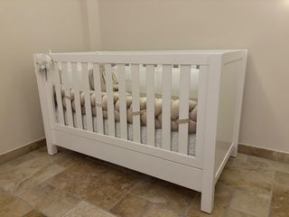 Κούνια  μεγάλη λευκή λακαριστη σαν καινούργια