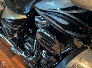 Harley Davidson Touring CVO Street Glide 2015-thumb-12