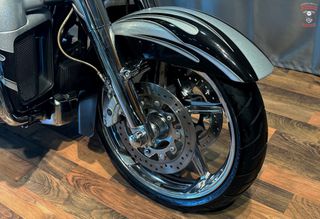 Harley Davidson Touring CVO Street Glide 2015-thumb-23