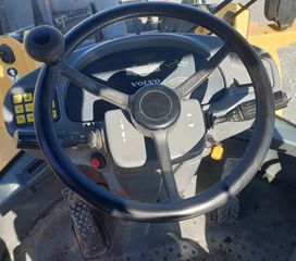 Φορτωτής Με Λάστιχα Volvo 2011 L30B-thumb-3