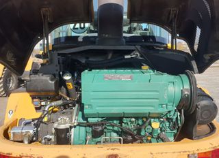 Φορτωτής Με Λάστιχα Volvo 2011 L30B-thumb-4