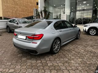 Bmw 740 2018-thumb-4